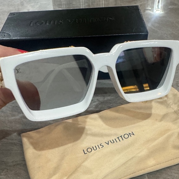 Louis Vuitton White and Gold Sunglasses - Picture 3 of 7